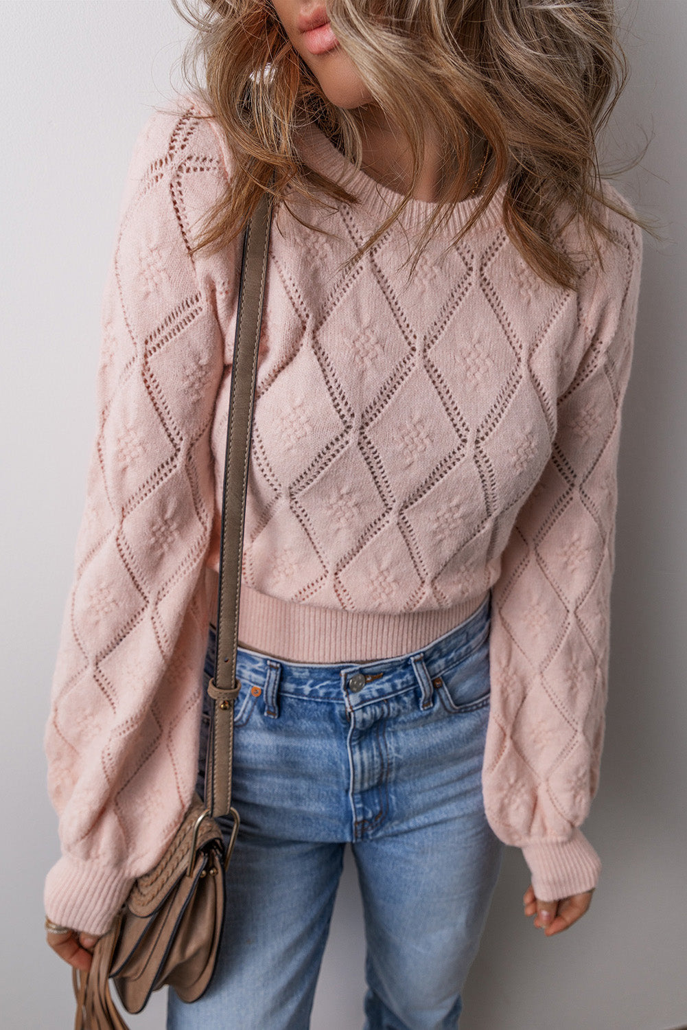 Kurzer Pullover mit durchbrochenem Karomuster und Puffärmeln in zartem Rosa