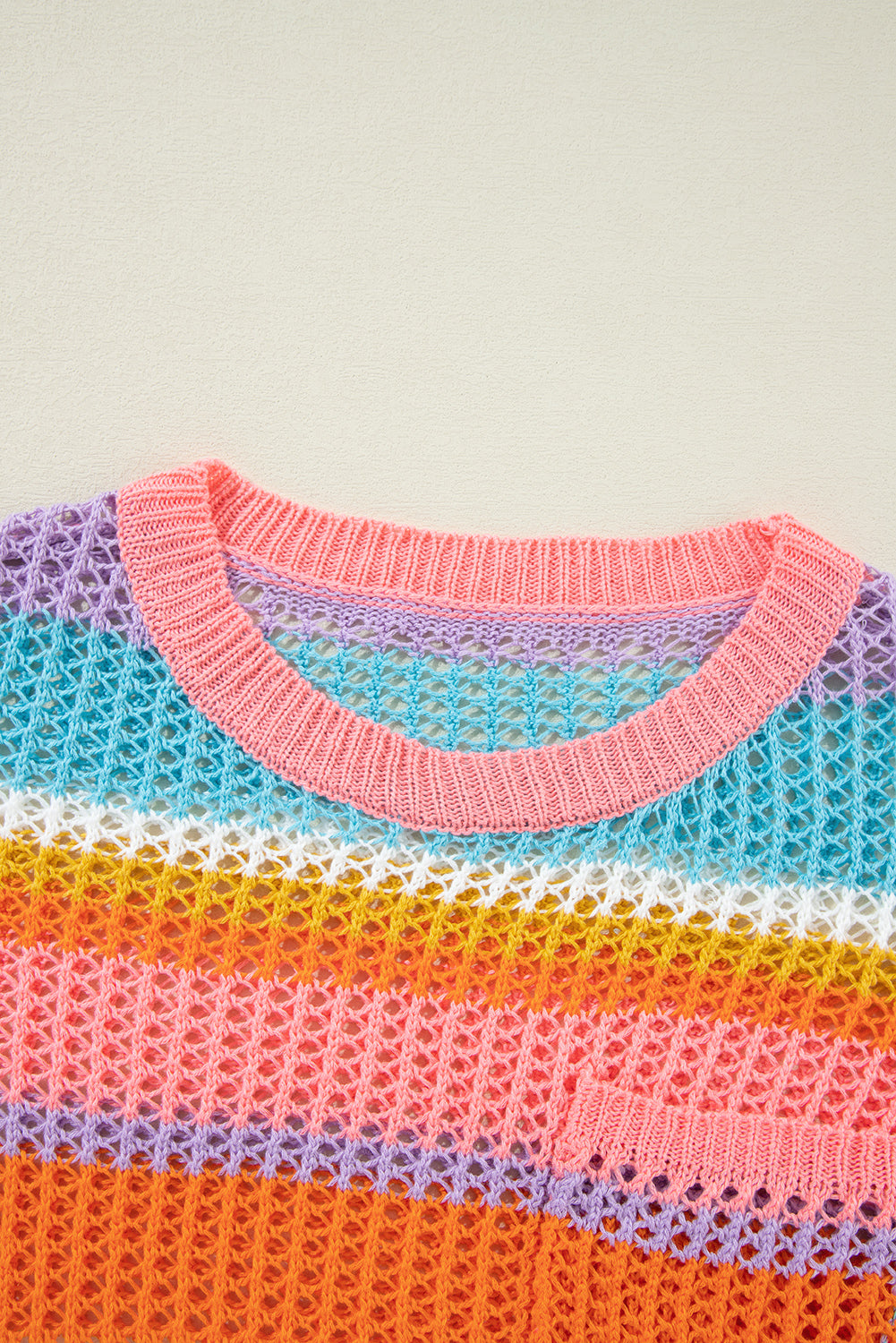 Rosa gestreifter Colorblock-Pullover mit 3/4-Ärmeln und ausgehöhltem Häkelmuster