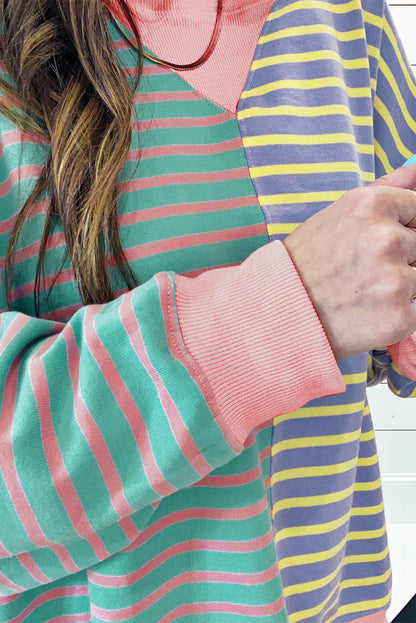 Lässiges Oversize-Sweatshirt mit Streifen und überschnittenen Schultern im Colorblock-Stil