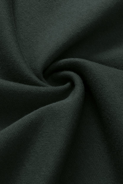 Grauer Hoodie mit sichtbaren Nähten und Taschen