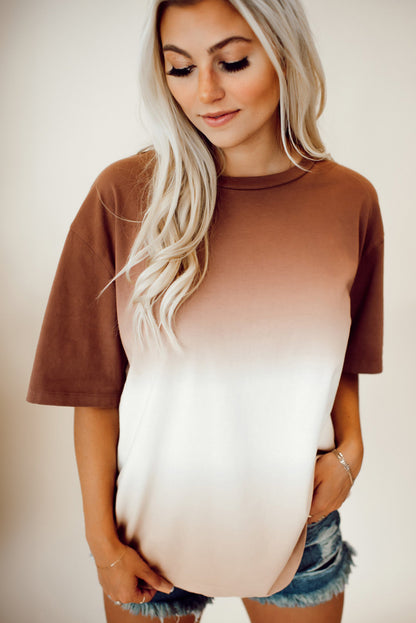 Braunes T-Shirt mit Rundhalsausschnitt und Farbverlauf