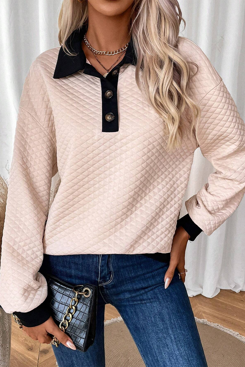 Haferflockenfarbenes Sweatshirt mit strukturiertem Colorblock-Rand und geknöpftem Kragen
