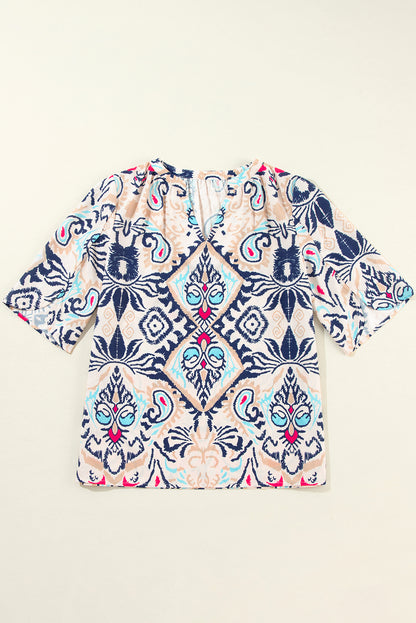 Weiße Bluse mit abstraktem Print und V-Ausschnitt, geschlitzten Halbarm
