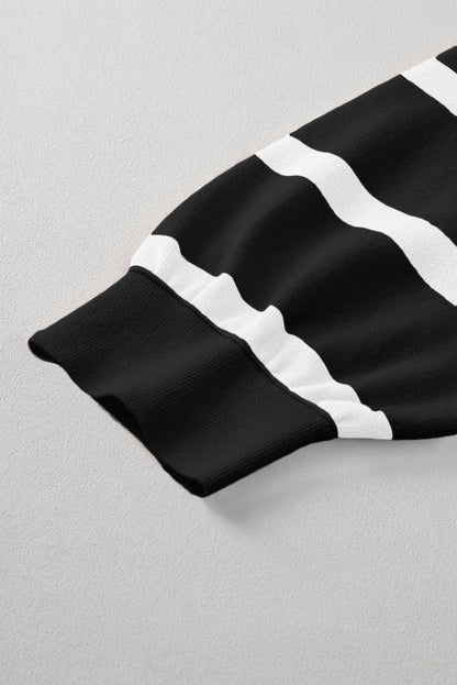 Hellbeiger Oversize-Pullover mit Farbblockdesign