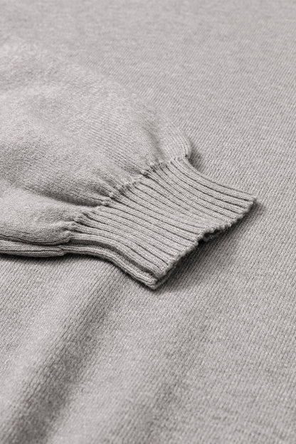 Grauer Rollkragenpullover mit tief angesetzten Schultern und Puffärmeln