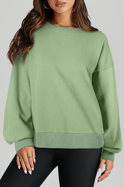 Grasgrünes, einfarbiges Sweatshirt mit Fleecefutter und überschnittener Schulterpartie und hohem Bund