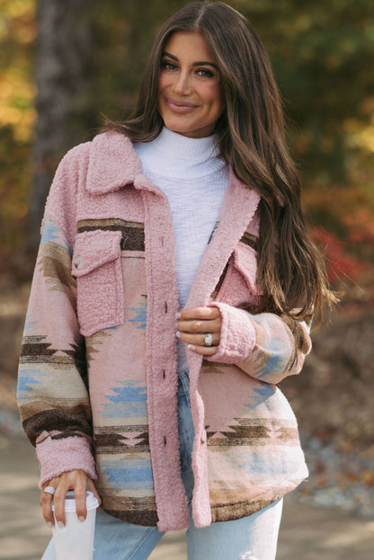 Rosa Sherpa-Mantel mit geknöpfter Pattentasche und Western-Aztekenmuster