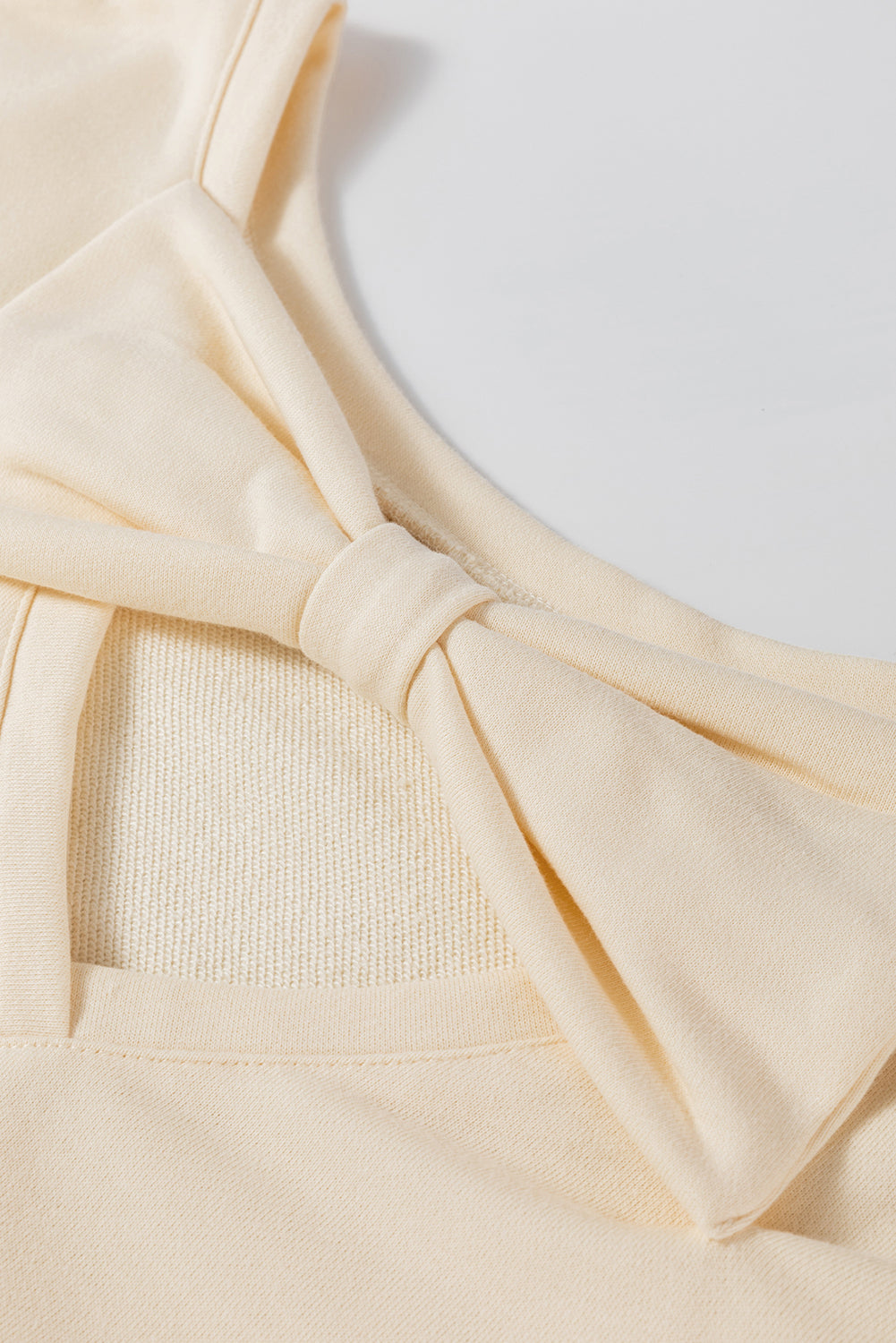 Aprikosenfarbenes Sweatshirt mit Rundhalsausschnitt und Schleife
