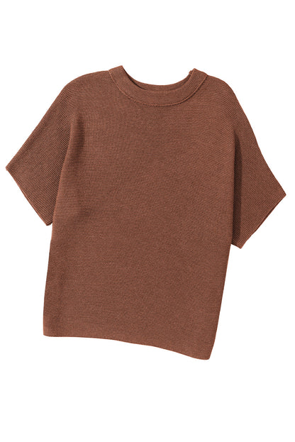 Kaffeefarbener Pullover mit Stehkragen und kurzen Fledermausärmeln