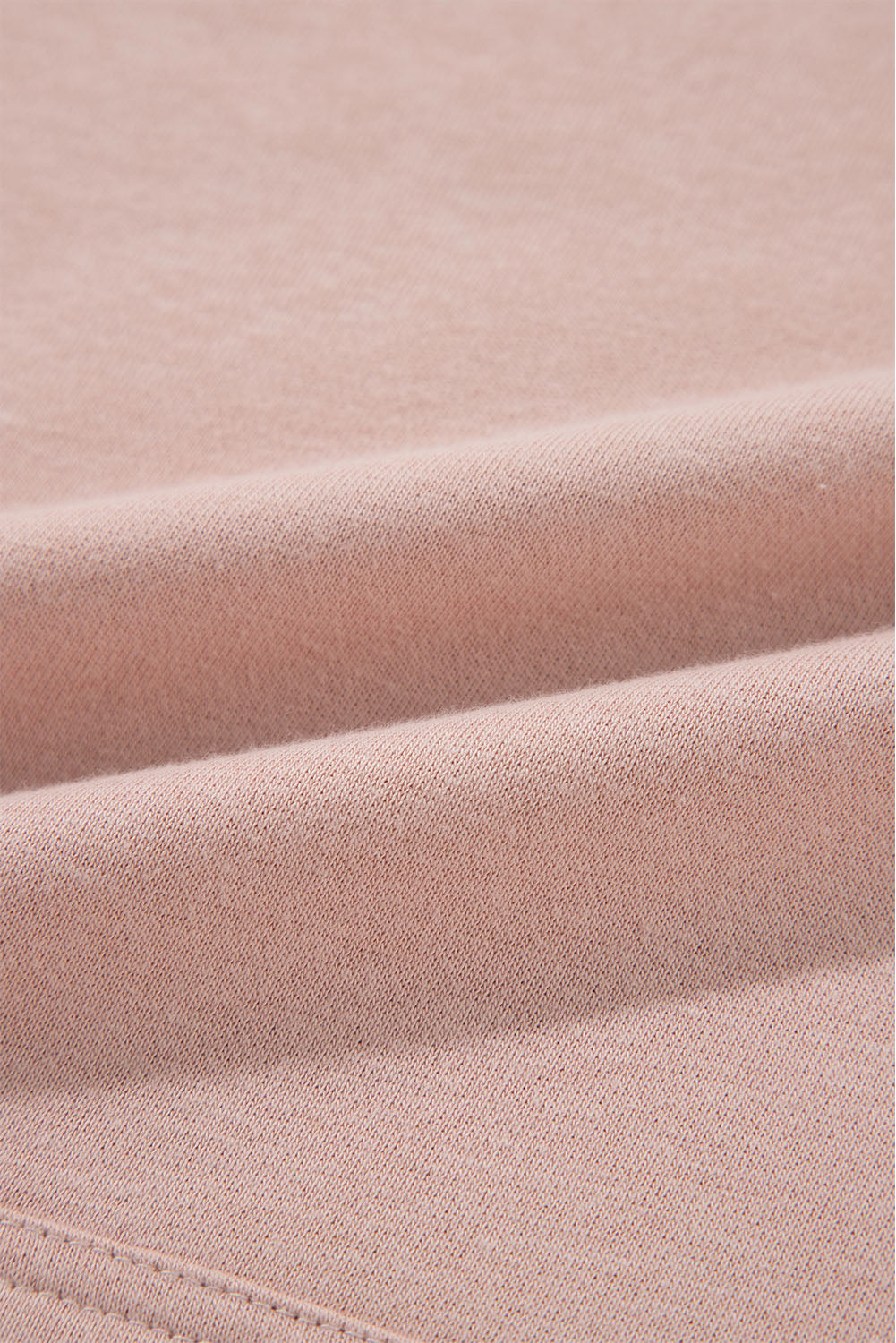Fuchsiafarbener Kapuzenpullover mit Raglanärmeln und Nieten und Tasche