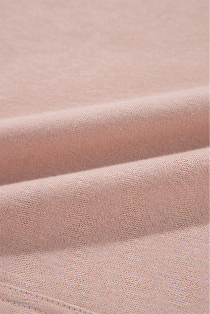 Fuchsiafarbener Kapuzenpullover mit Raglanärmeln und Nieten und Tasche