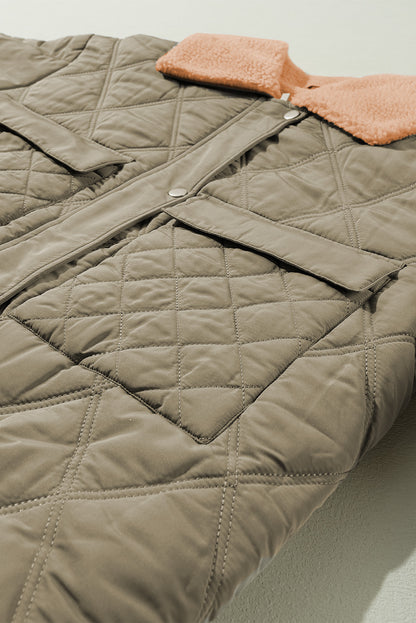 Jungle Green – Gesteppte Pufferjacke mit Teddykragen und Pattentaschen