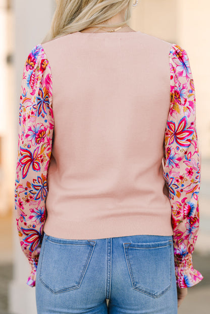 Haferflockenfarbenes Strickoberteil mit Patchwork-Blumenmuster und gesmokten Laternenärmeln