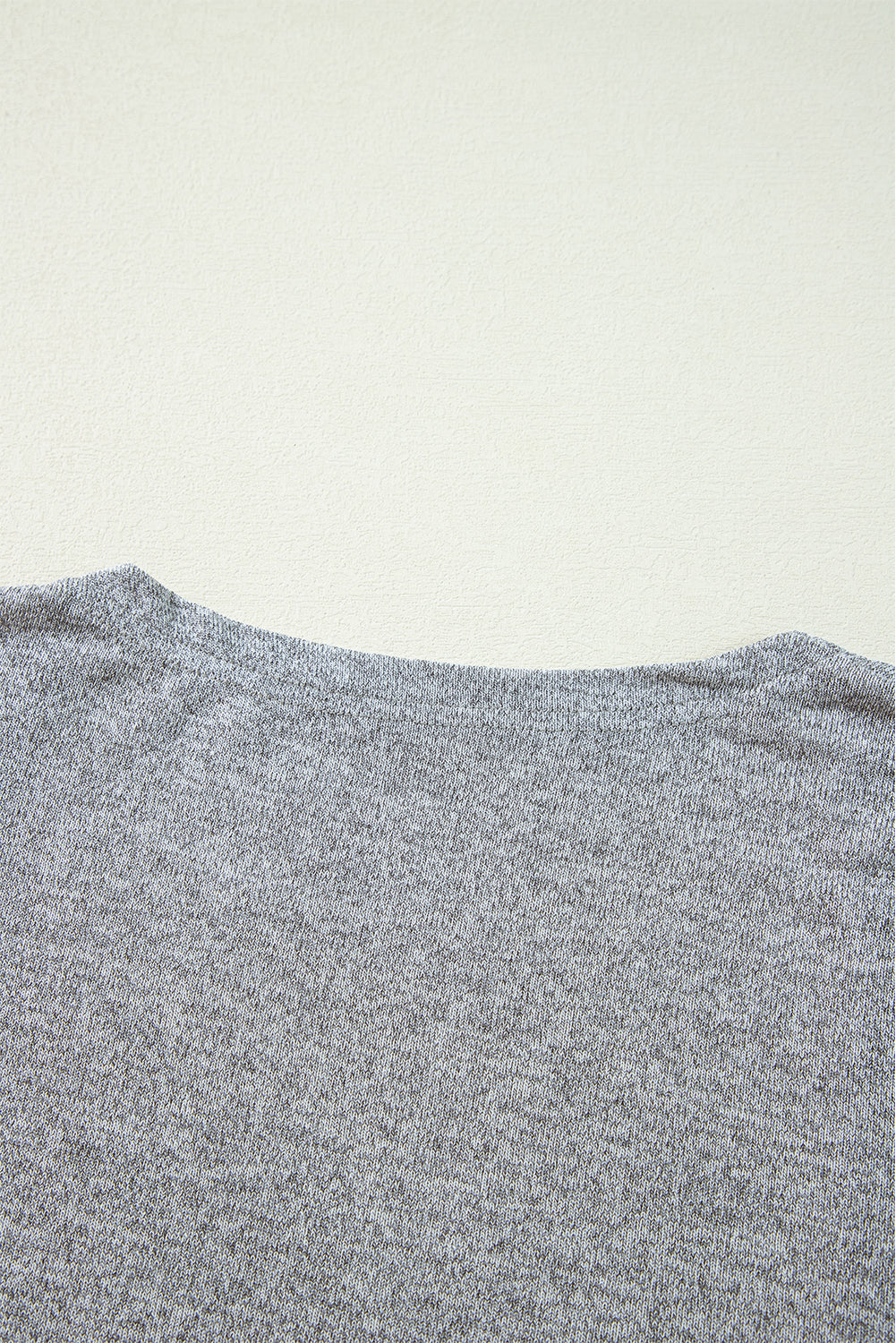 Leichte Strickjacke mit hoher Taille und offener Vorderseite in Volltonfarbe
