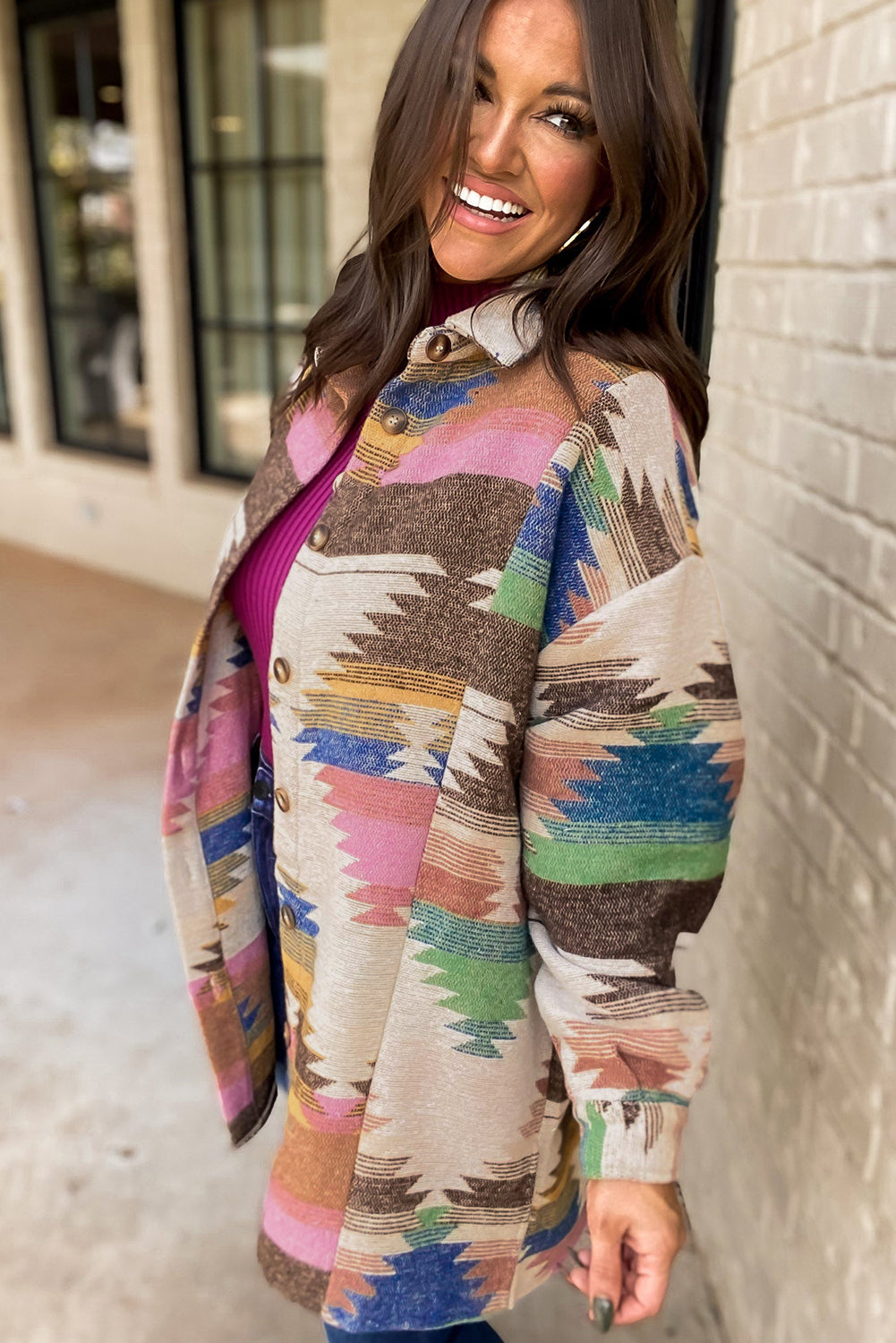 Weiße Hemdjacke mit Aztekenmuster und Knopfleiste