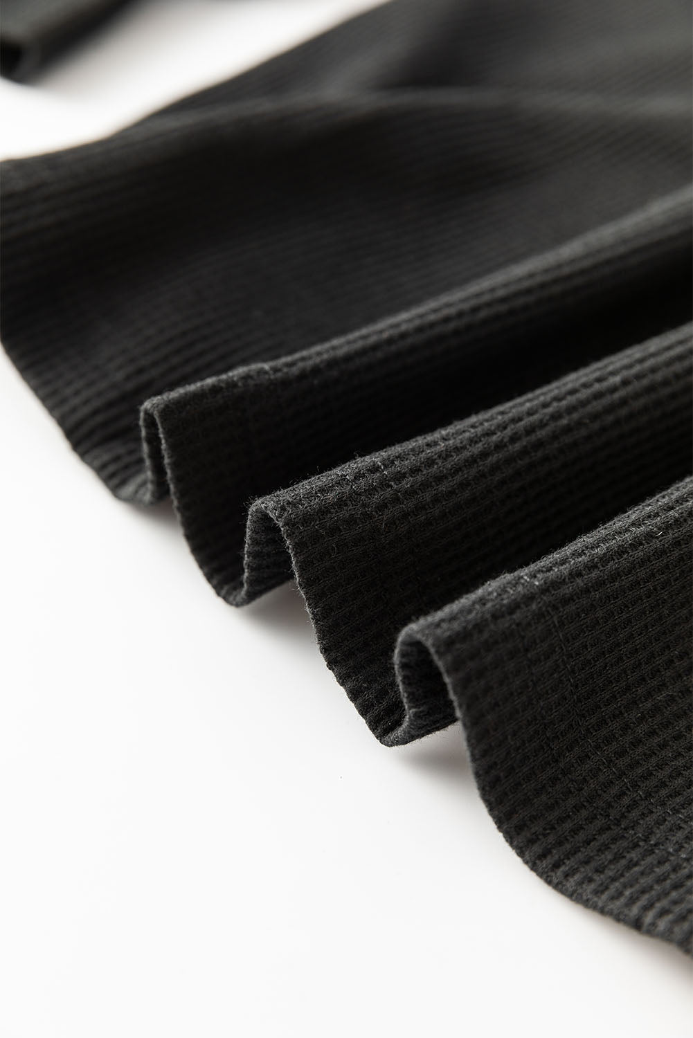 Schwarze Bluse mit Pailletten-Patchwork und Laternenärmeln
