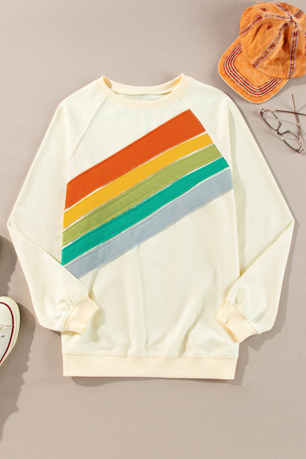 Aprikosenfarbenes Pullover-Sweatshirt mit Regenbogen-Farbblock und Streifen