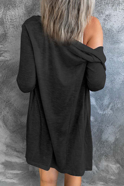 Schwarzer, einfarbiger Cardigan mit offener Vorderseite und Knöpfen