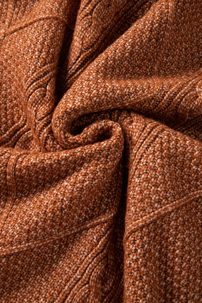 Kaffeebraunes, locker sitzendes Pulloverkleid mit Zopfmuster und überschnittener Schulter