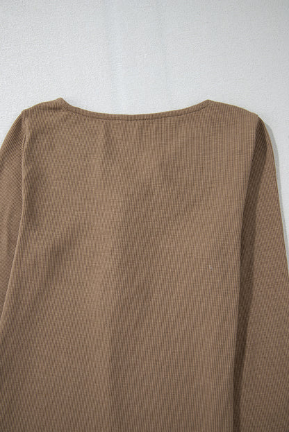 Kastanienbraunes, geripptes Langarm-Top mit Anglaise-Stickerei
