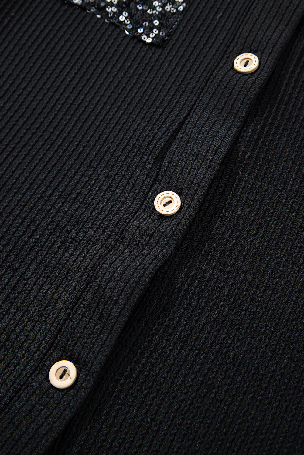 Schwarzes Shacket mit Kordel und aufgesetzter Brusttasche mit Pailletten