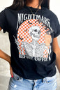 Schwarzes Halloween-T-Shirt mit Totenkopf-Schachbrett-Grafik von Nightmare Before Coffee