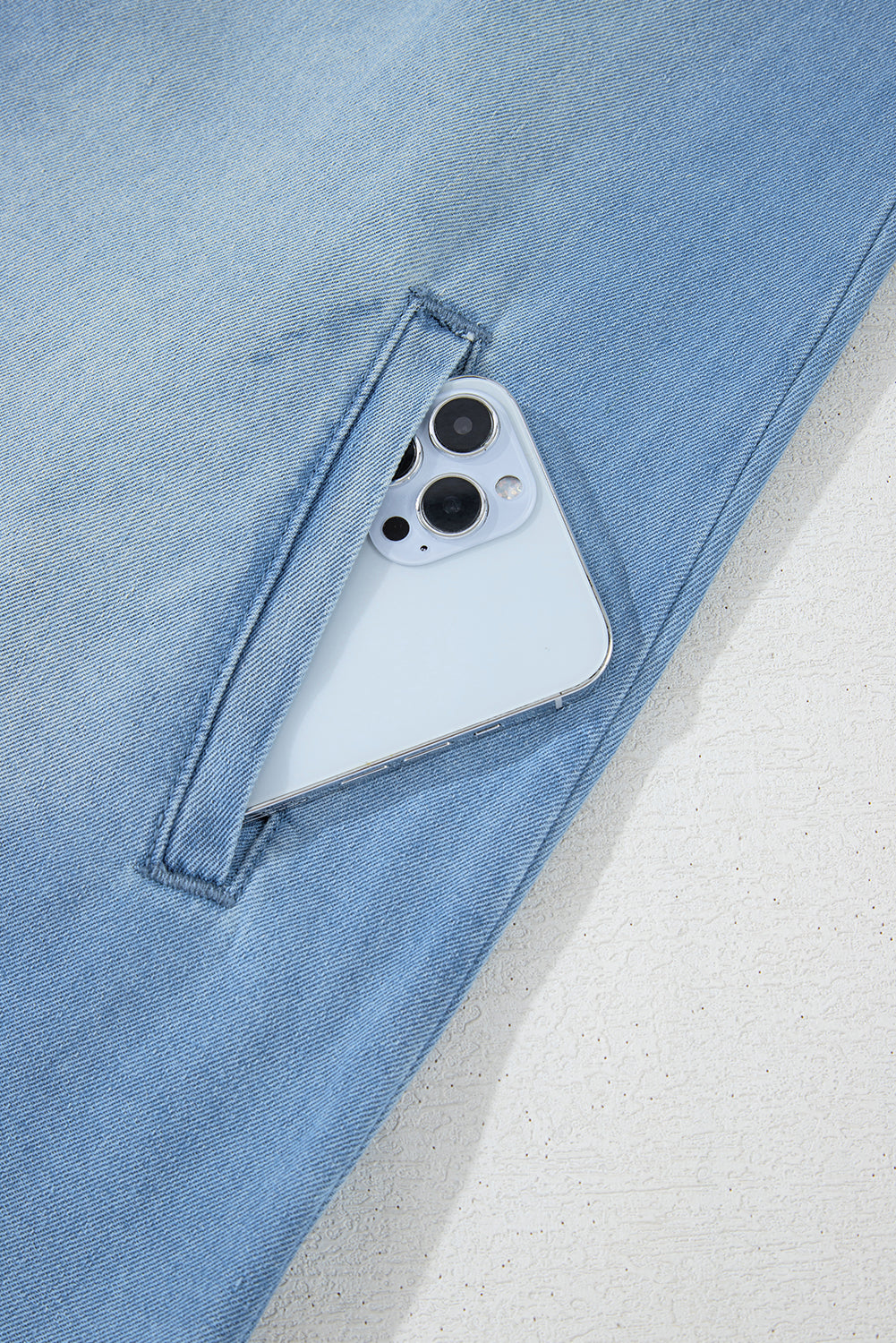 Beau Blue Risen Hemdblusenkleid aus mittelverwaschenem Denim