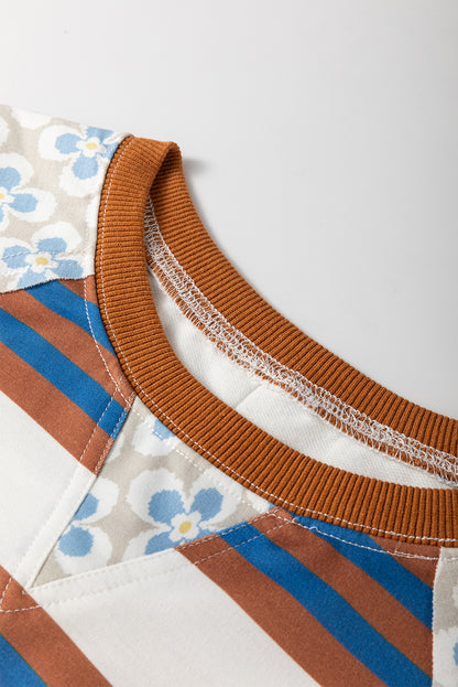 Weiße Bluse mit Streifen und Blumenmuster im Patchwork-Stil und Laternenärmeln