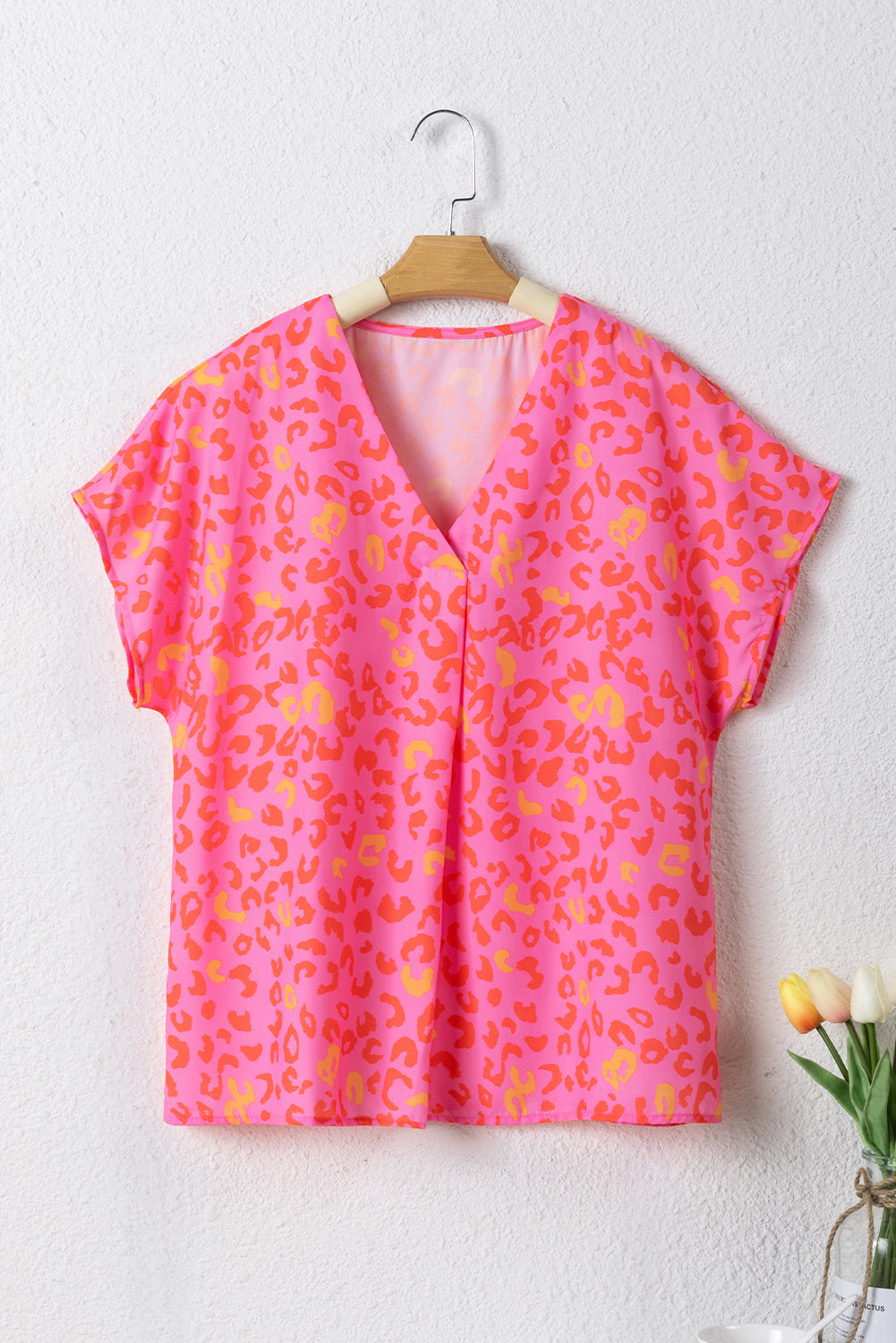 Rosa Bluse mit V-Ausschnitt und Leopardenmuster