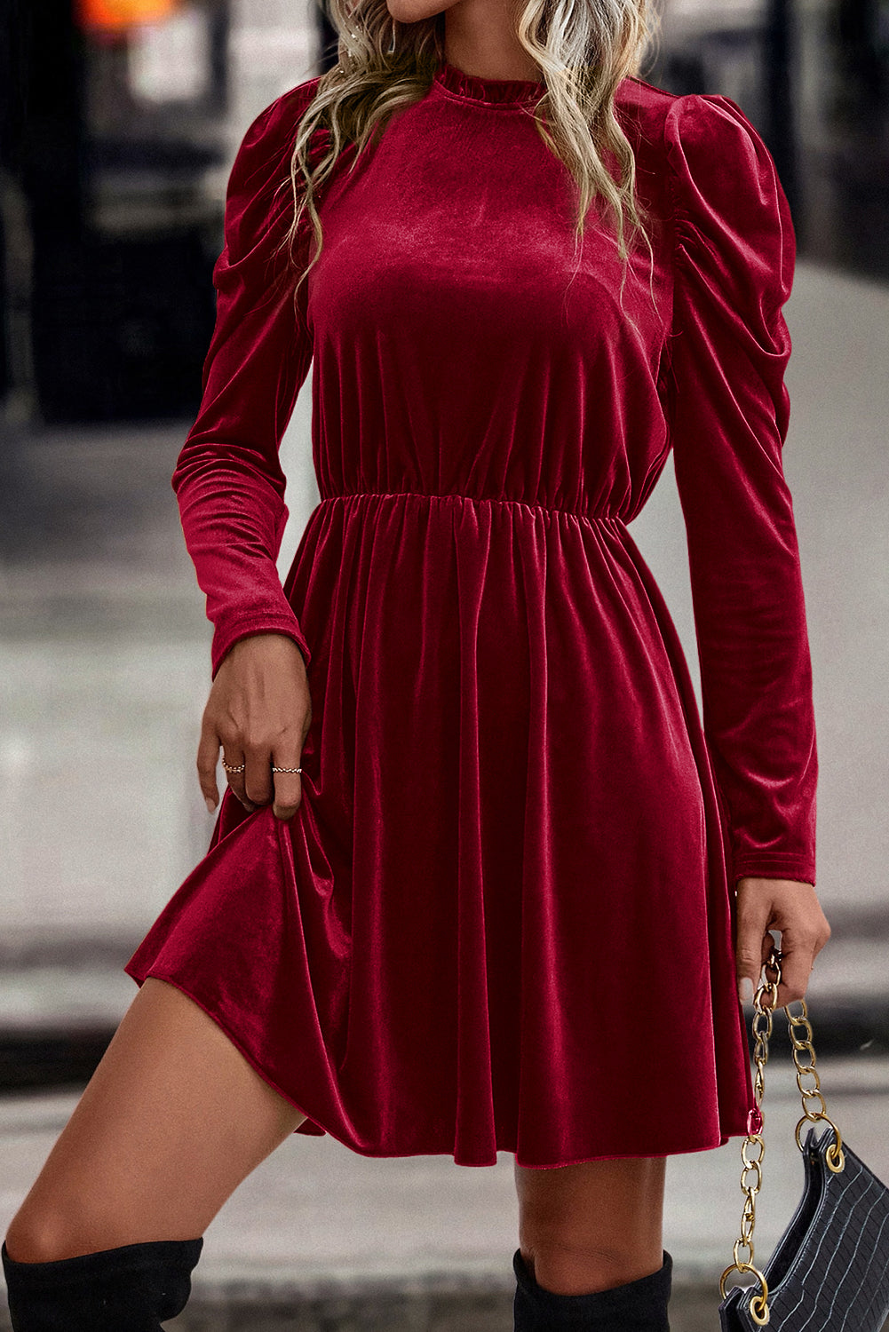 Red Dahlia – Swing-Kleid aus Samt mit Rüschenkragen und Gigot-Ärmeln