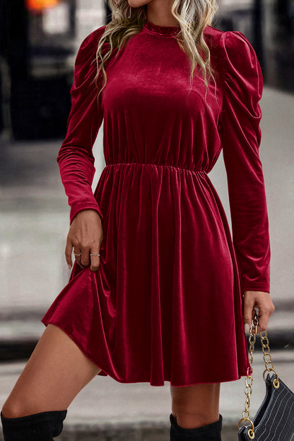 Red Dahlia – Swing-Kleid aus Samt mit Rüschenkragen und Gigot-Ärmeln