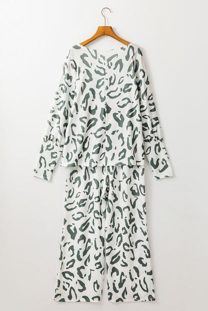 Beiges Loungewear-Set mit Langarmshirt und Hose im Leoparden-Animalprint