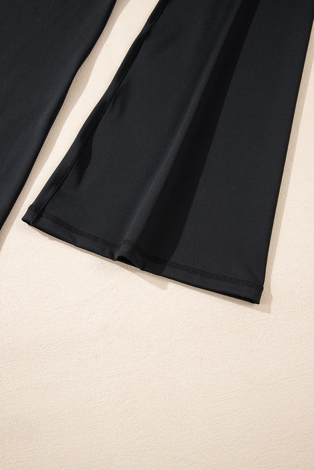 Schwarze, ausgestellte Leggings in V-Form mit hoher Taille