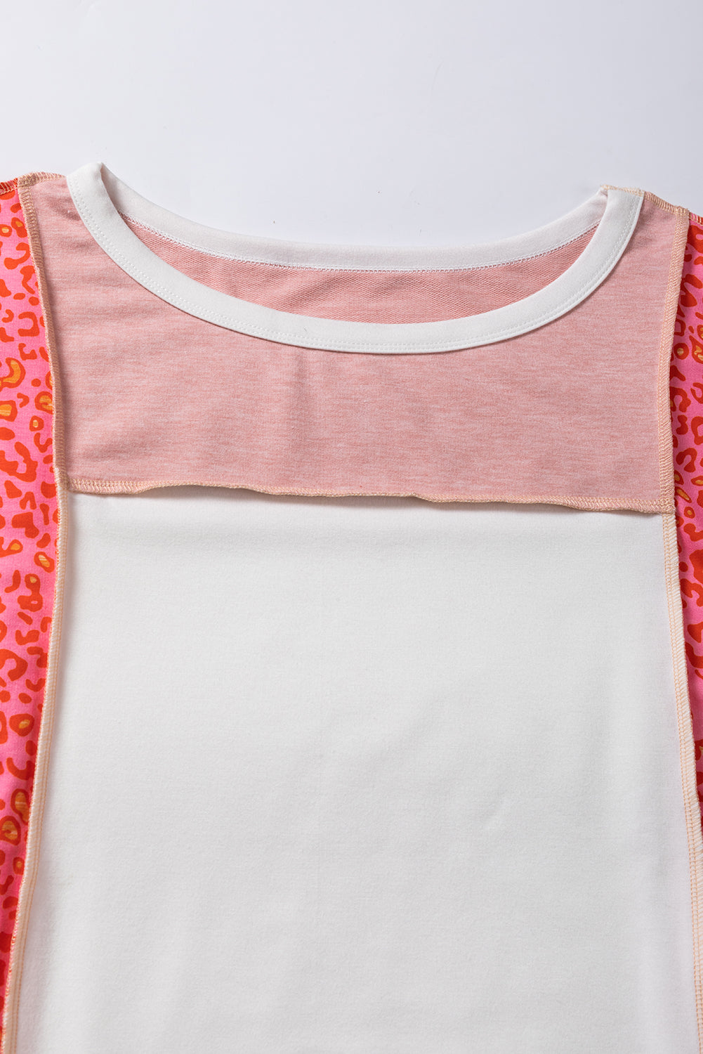 Peach Blossom Leopard Colorblock Patchwork Top mit sichtbaren Nähten