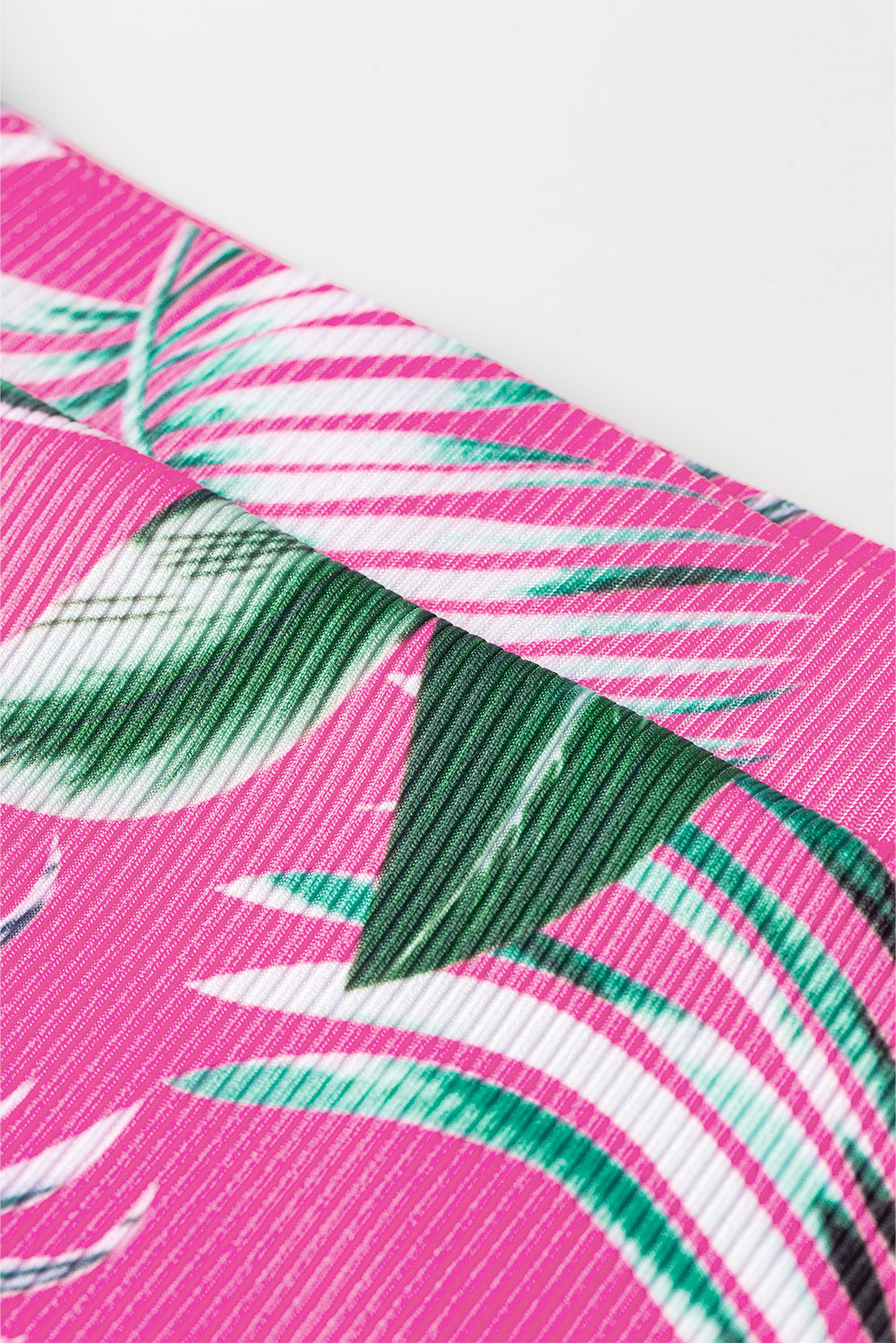Strukturiertes Bikinihöschen mit tropischem Print in Rose