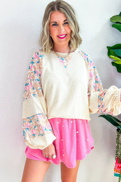 Apricot – Geripptes Oberteil mit Blumen-Patchwork und Puffärmeln in Übergröße
