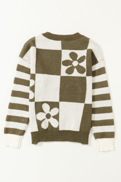 Grün karierter Pullover mit Blumenmuster und gestreiften Ärmeln