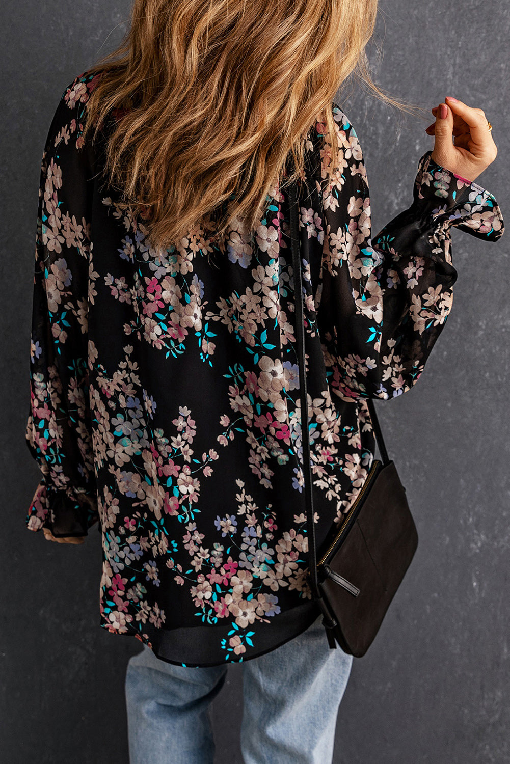 Schwarze Chiffonbluse mit Wildblumen-Print