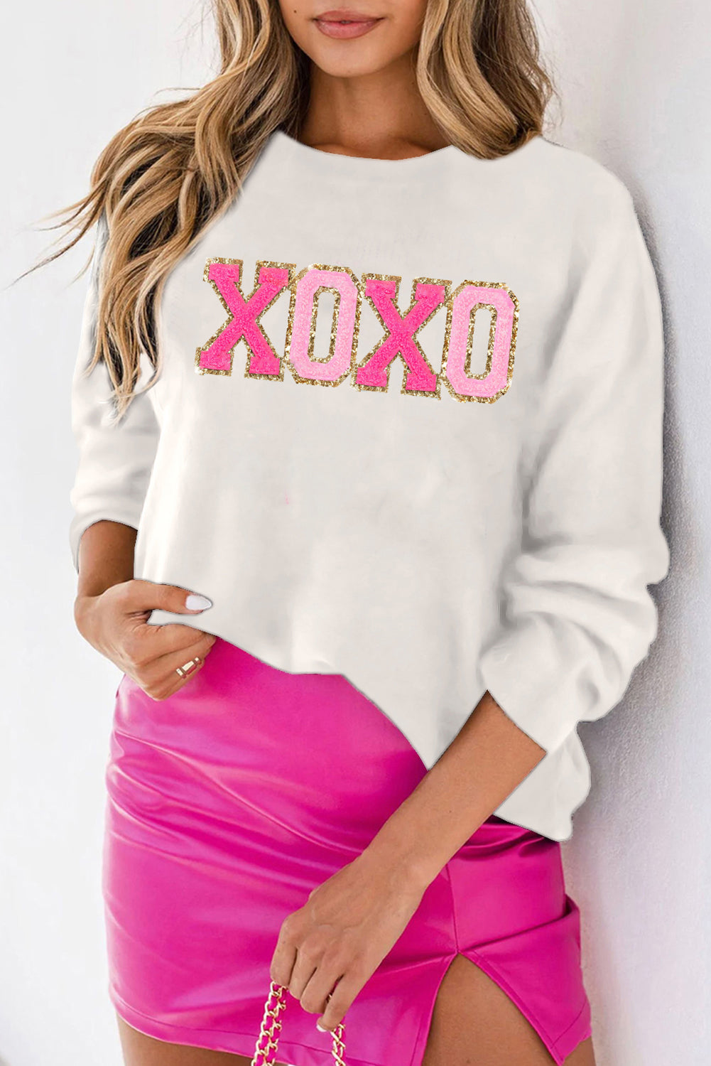 Weißer XOXO-Freizeitpullover mit Glitzer-Print und Rundhalsausschnitt