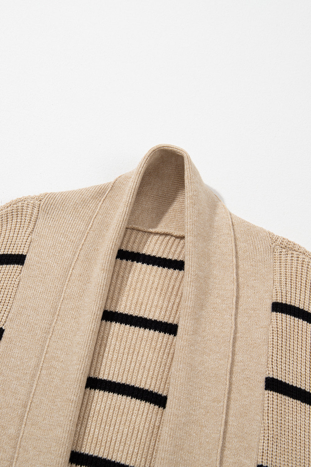 Schwarz gestreifter offener Cardigan mit Schalkragen und Taschen