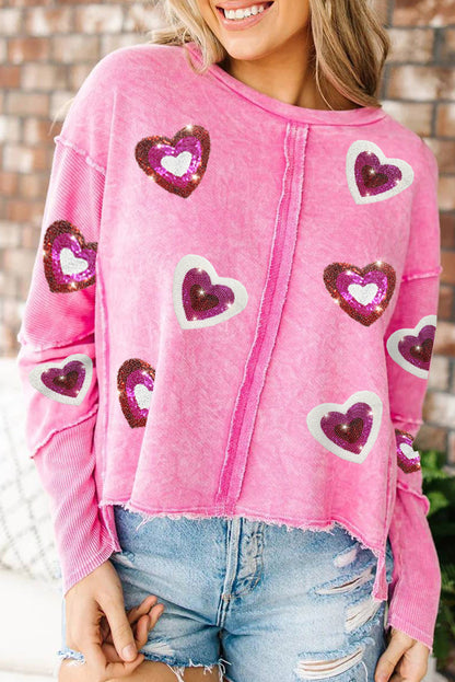 Pullover-Sweatshirt in Herzform mit Rosenpailletten und sichtbaren Nähten