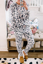 Khakifarbenes Pyjama-Set mit Kapuzenpullover mit Kordelzug und enger Hose mit Leopardenmuster