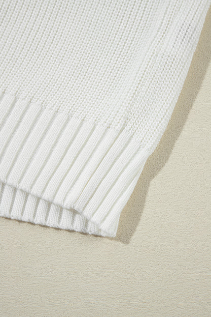 Weißer Pullover mit Blumenaufnähern und Bischofsärmeln