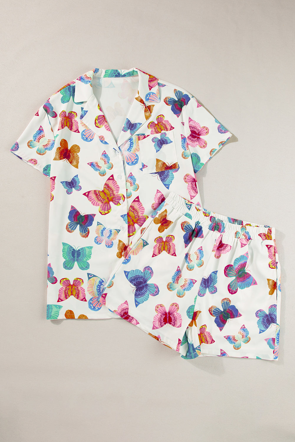 Mehrfarbiges Pyjama-Set mit kurzärmligem Hemd und Schmetterlingsmuster