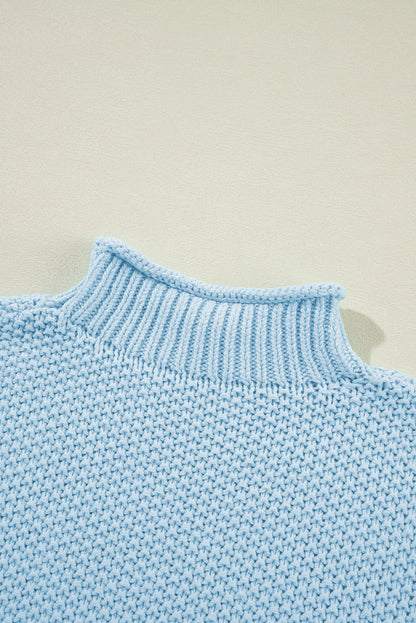 Iceland Blauer Pullover mit hohem Kragen und Fledermausärmeln
