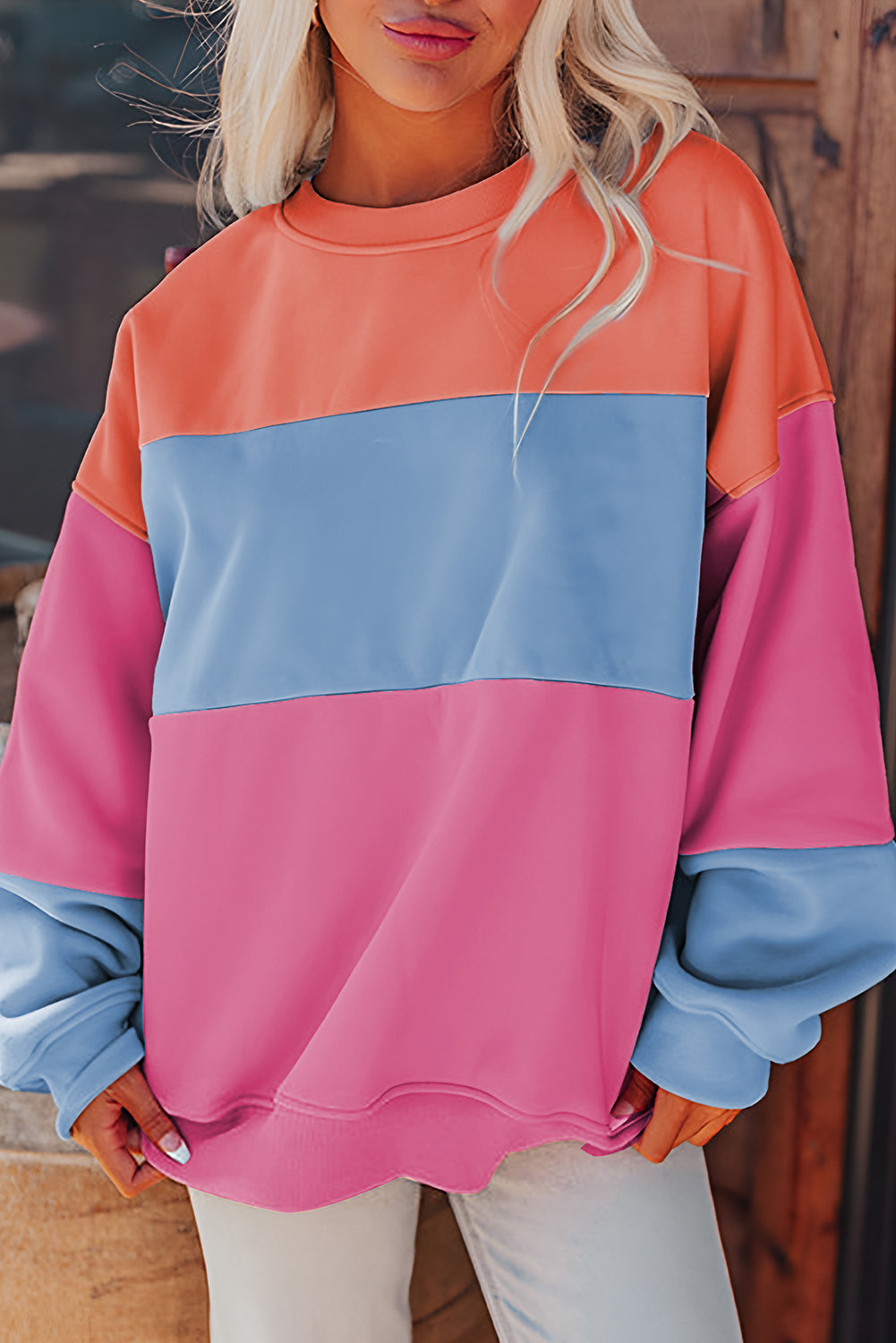 Hellrosa Sweatshirt mit überschnittener Schulter und Patchwork-Farbblock