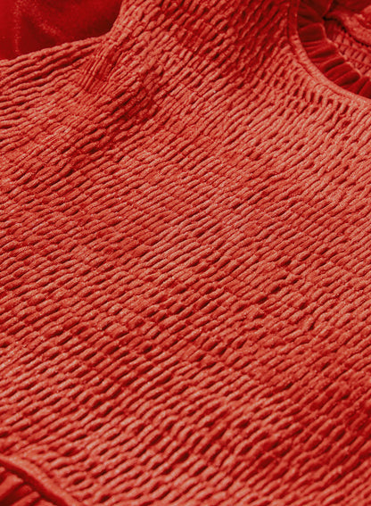 Red Clay – Samtkleid mit gesmoktem Oberteil und Rüschenkragen