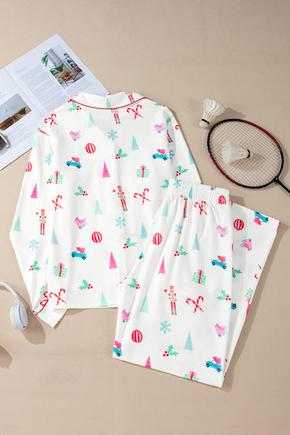 Weiße Nachtwäsche mit Revershemd und Hose mit Weihnachtsdruck