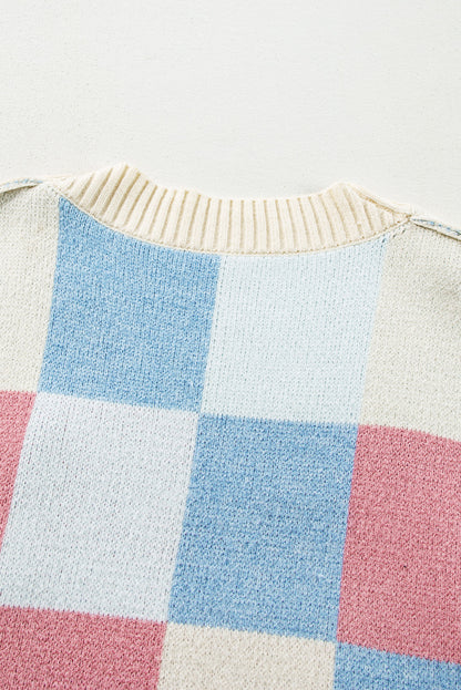 Hellblauer karierter Cardigan mit überschnittener Schulter und sichtbaren Nähten, vorne offen