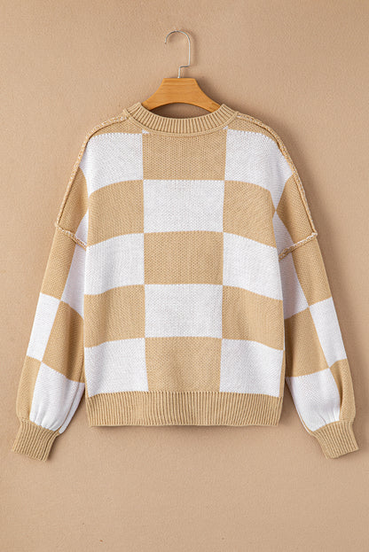 Khakifarbener Pullover mit karierten Bischofsärmeln